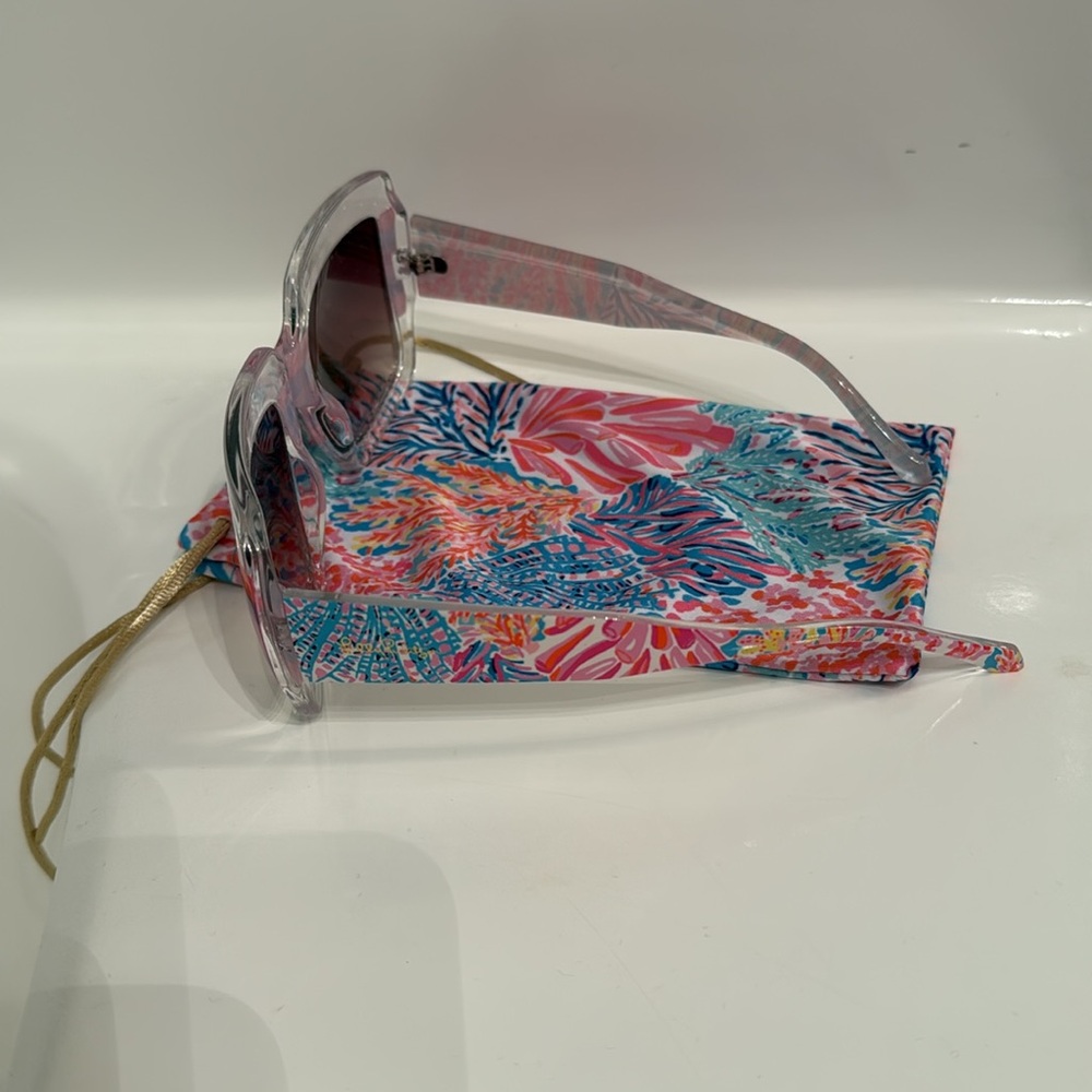 Stylish Women's Lilly Pulitzer Sunglasses with Pink and Purple Stripes - Picture 4 of 7